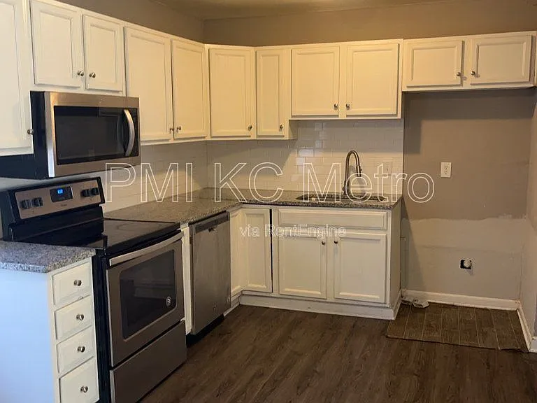 8304 E 110th Ter — Photo 9