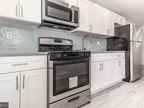 3rd image of 1942 E Oakdale St