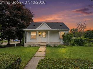 1642 Lathers St, Garden City, MI 48135