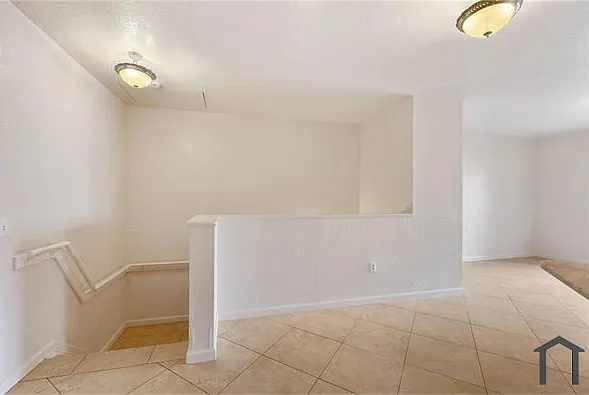 1204 Belmont Ln — Photo 4