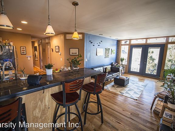 2nd image of 1015 W Huron St APT 06