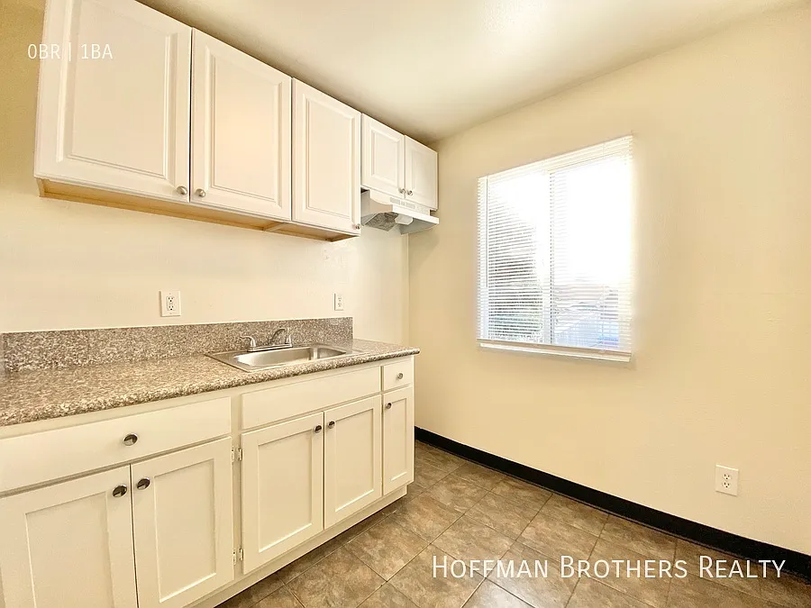 11425 S Figueroa St Los Angeles, CA 90061 — Photo 2