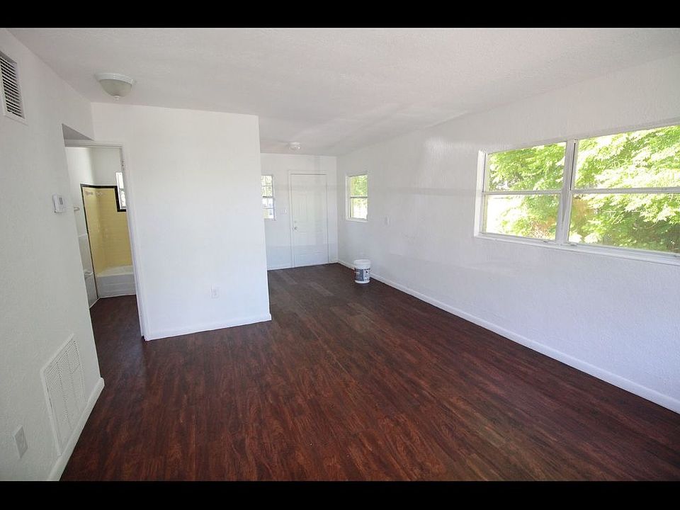 2nd image of 2003 Lyman Ln