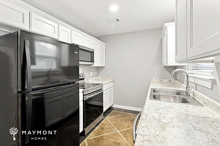 227 Iris St — Photo 7