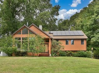 5 Lee Ave, Burlington, MA 01803