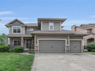 1821 NE Woodview Ln, Lees Summit, MO 64086