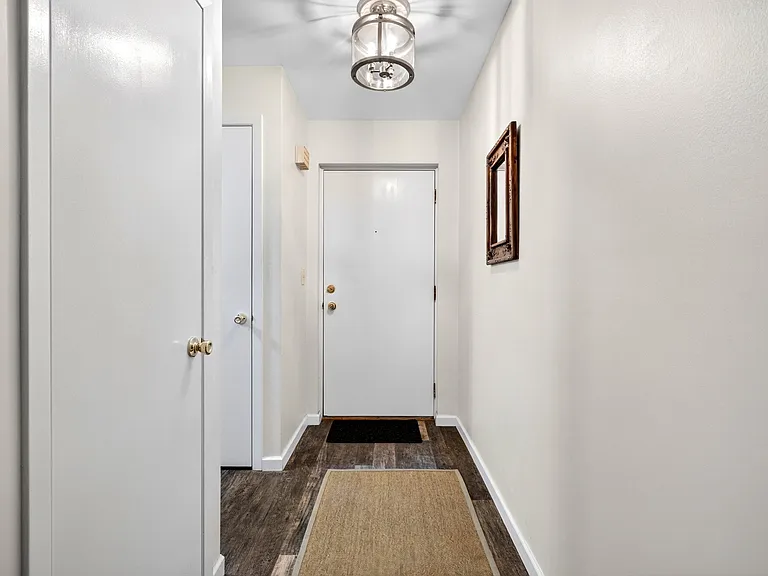 138 Indian Hollow Ct — Photo 6