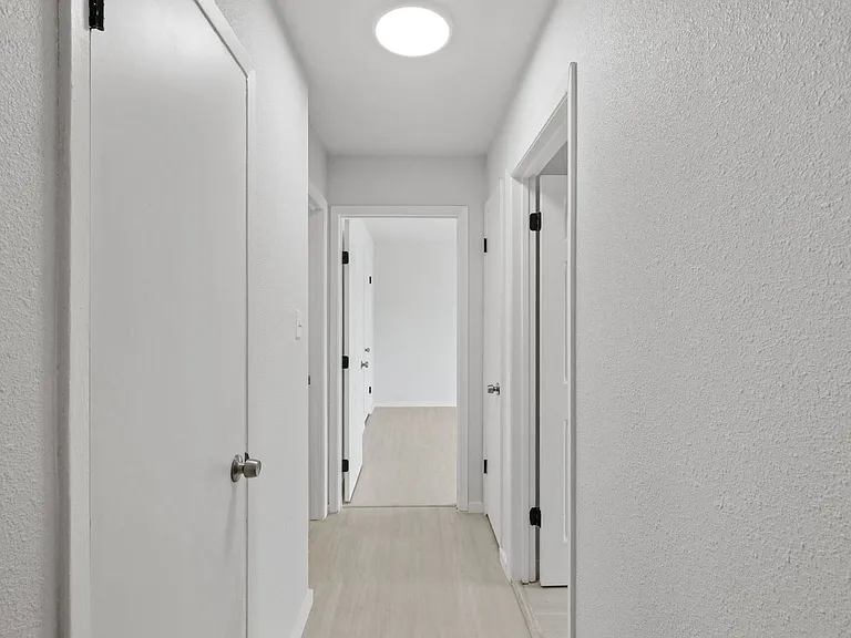 301 E Croslin St #103 — Photo 17