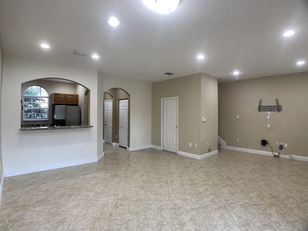 Building Photo - 5100 SW 141st Ave