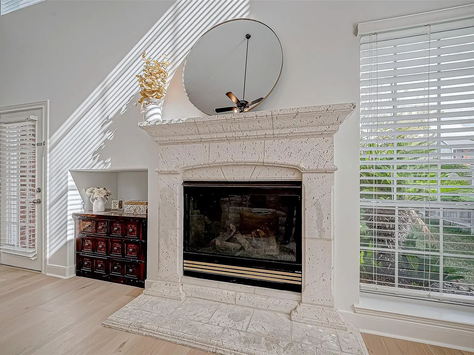 4 bed, 3.5 bath, 3298 sqft, $4,700 — Photo 3