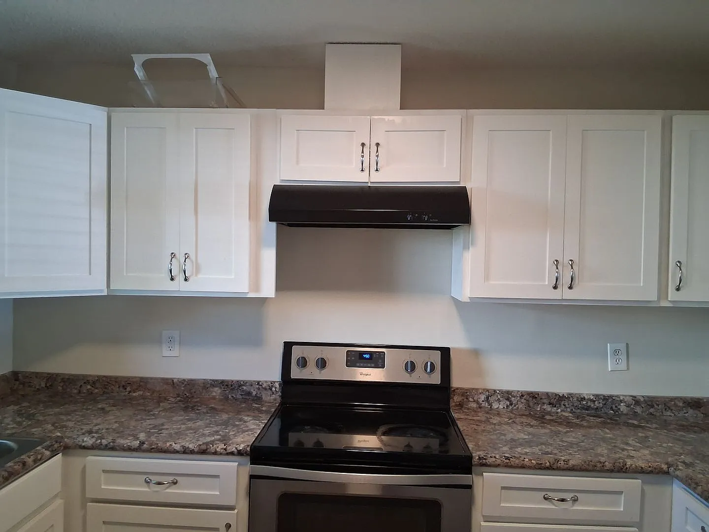 2BD/2.5B Townhouse — Photo 2