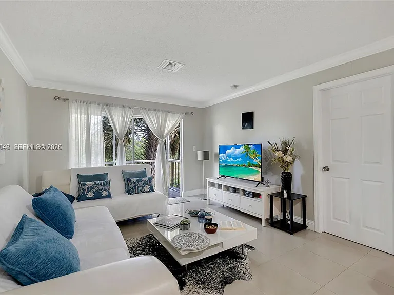 1001 NW 45th St #6 — Photo 5