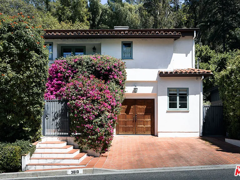 3810 Dixie Canyon Ave — Photo 2