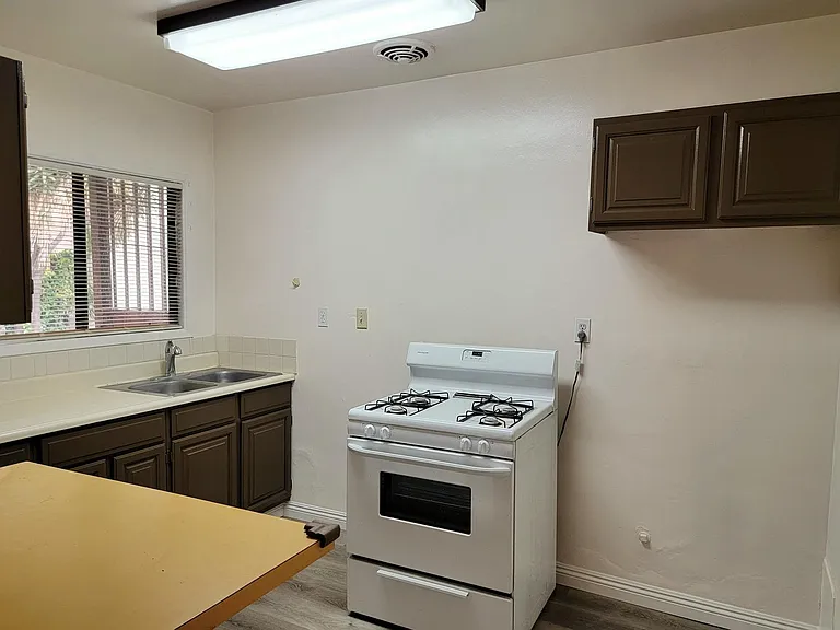 5634 Rosemead Blvd — Photo 3