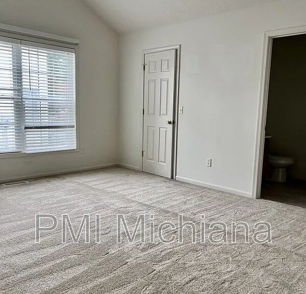 51880 Courtland Dr E — Photo 8