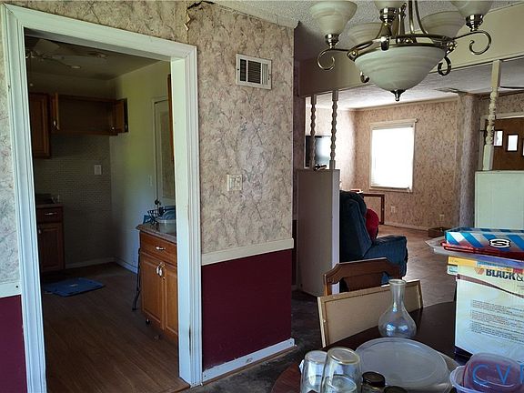 5th image of 2119 Pimmit Dr