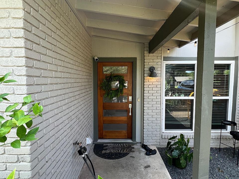 1st image of 3312 S Oak Dr #B