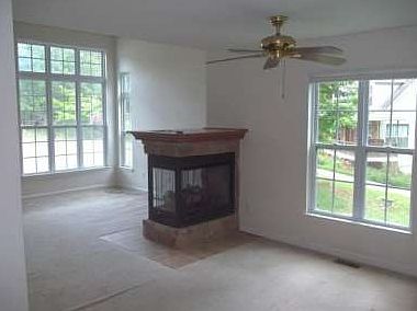 3rd image of 222 Woodglen Dr