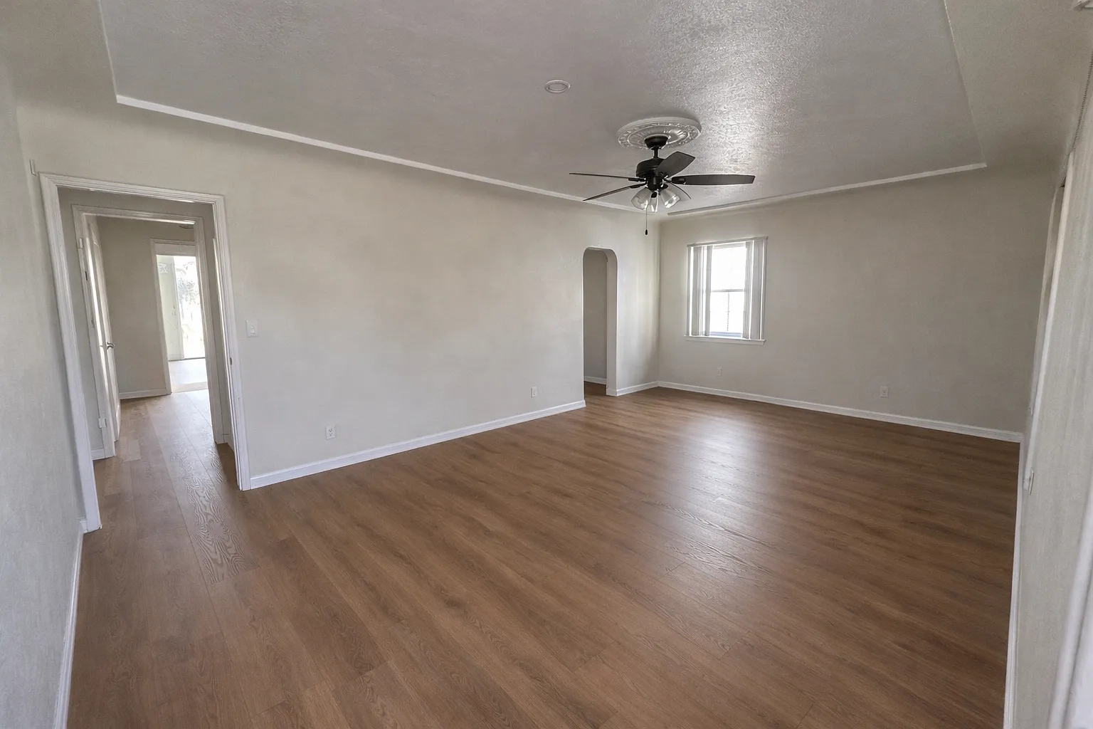3 bed, 1272 sqft, $3,350 — Photo 2