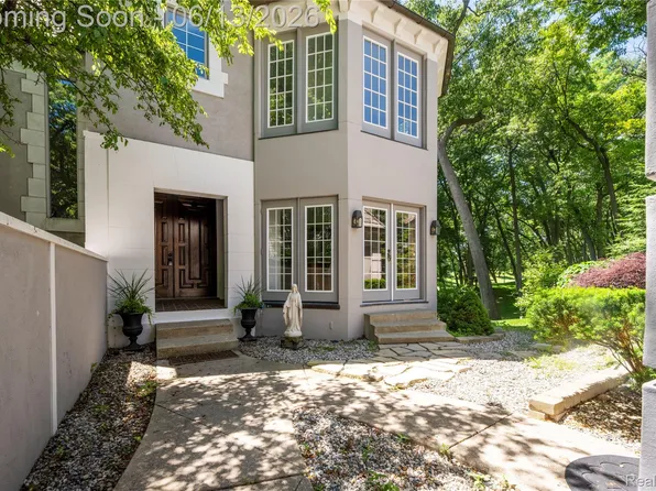 5409 Bristol Parke Dr, Clarkston, MI 48348