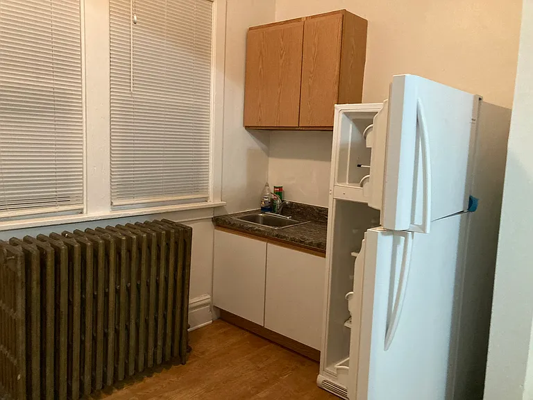 220 Ophelia St — Photo 3