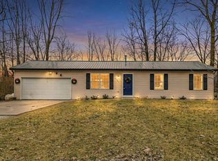 9151 N Hillview Cir, Rome City, IN 46784