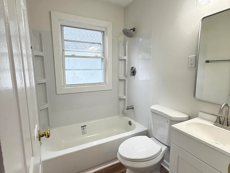 1105 Beecher St — Photo 7