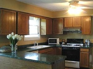 5th image of 325 Meadowview Ln