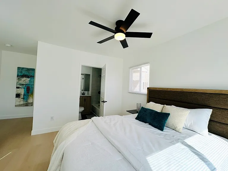 2669 Clyde Ave — Photo 12