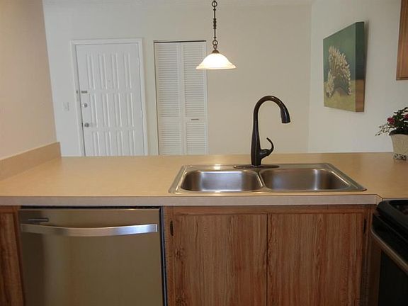 5th image of 3400 Gardens East Dr APT 6A