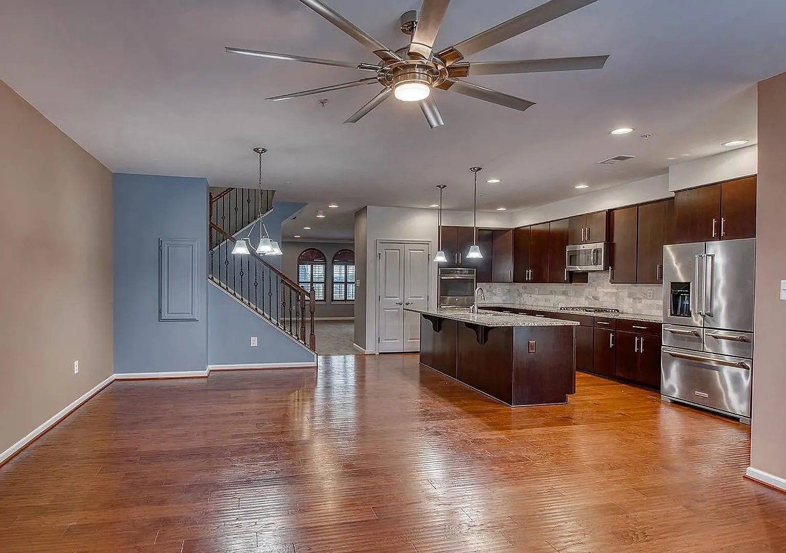 Stunning top level condo in Linton at Ballenger ready now! — Photo 3