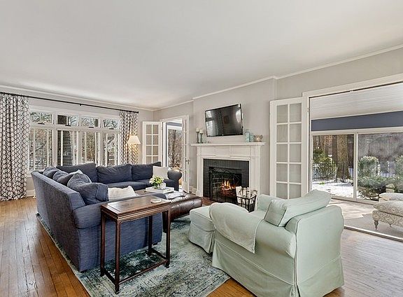 5th image of 2599 Saint Johns Ave