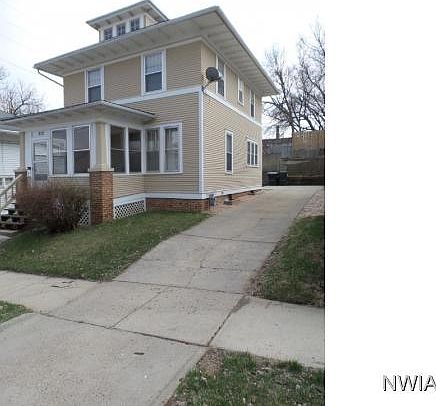 2nd image of 212 21st St