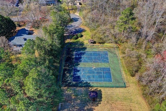 2nd image of 220 E Creek Cir