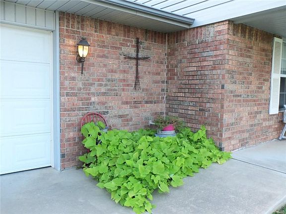 3rd image of 202 Stargell