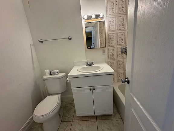 5th image of 820 Euclid Ave APT 205