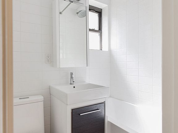 5th image of 313 E 61st St APT 3D