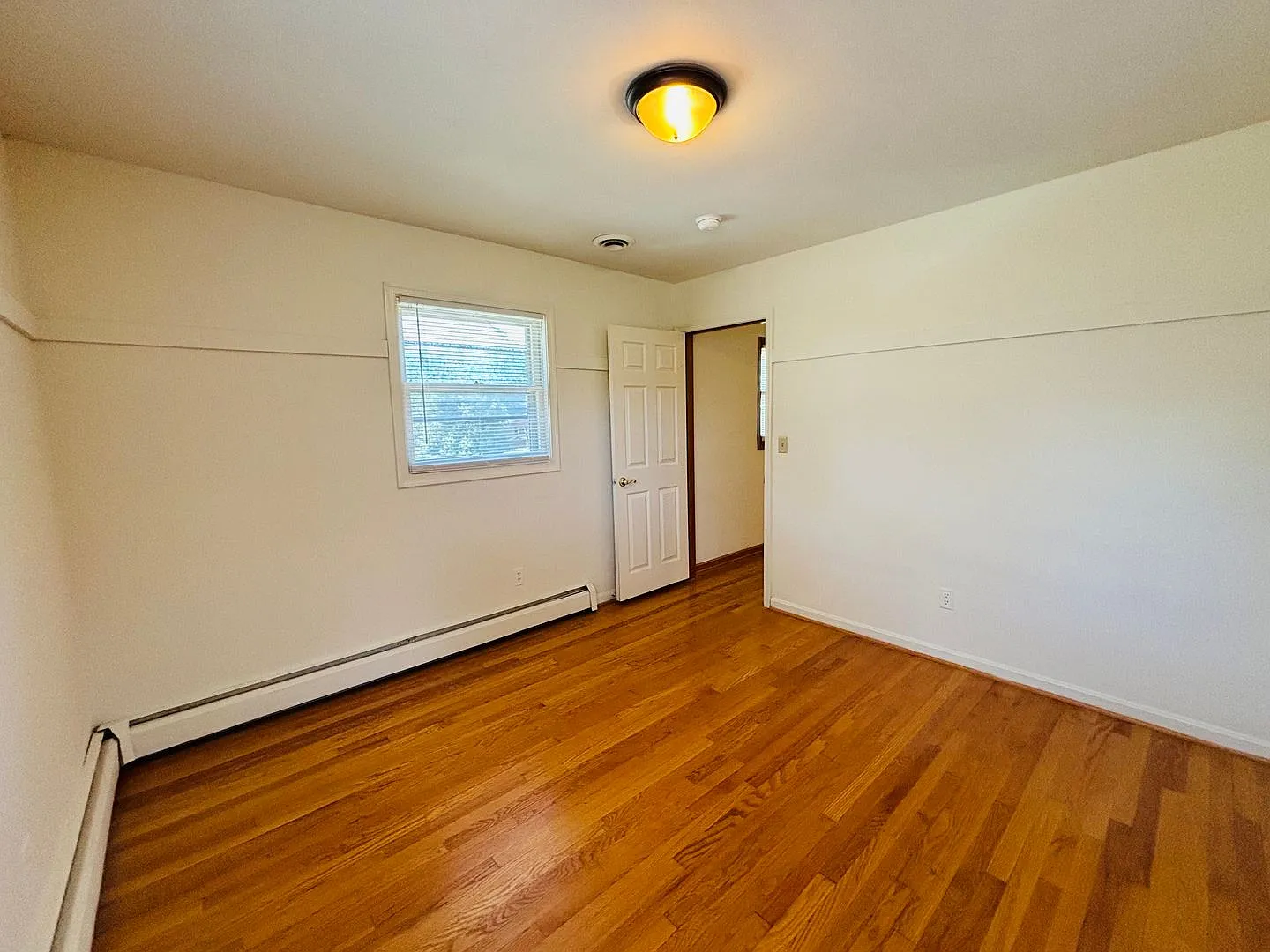 4 Bedroom 2.5 Bath House 1 Car Garage — Photo 2