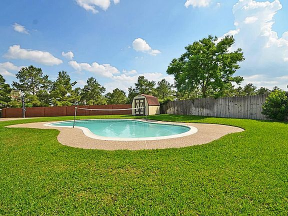Large backyard space for more fun.