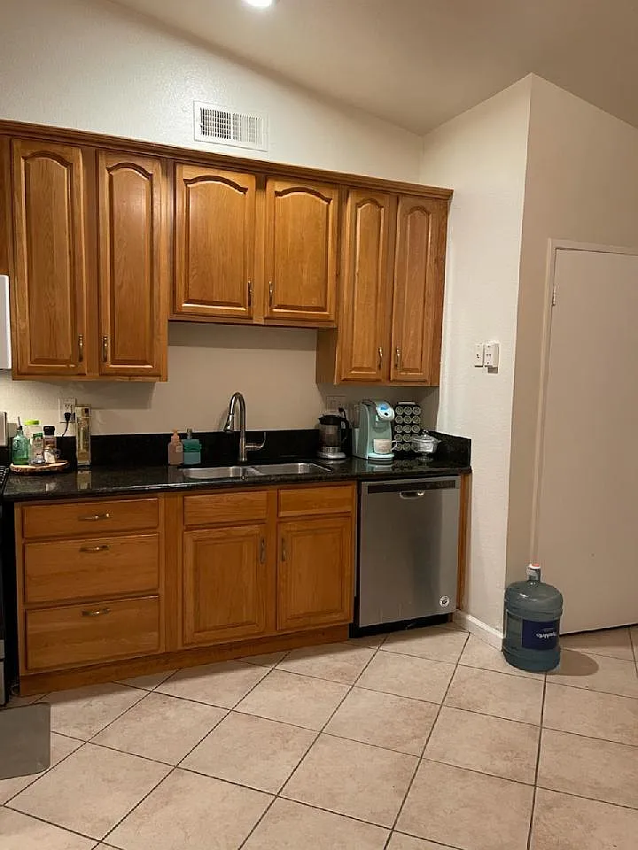 4 bed, 1345 sqft, $4,000 — Photo 4