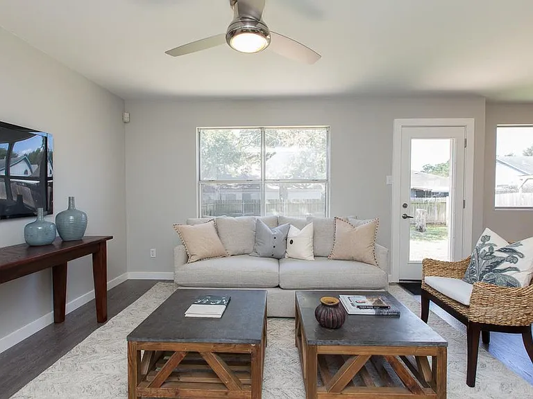 917 Minturn Ln — Photo 14