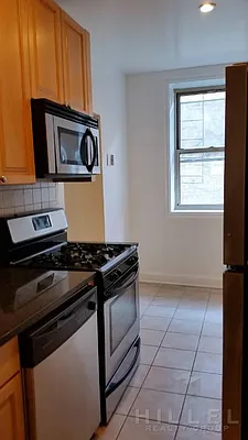 Rented by Hillel Realty Group | media 7