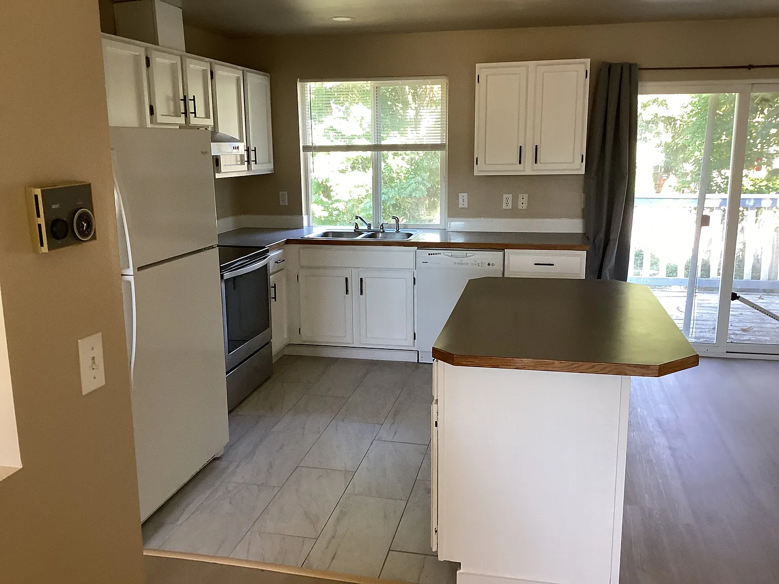 3 bed, 1660 sqft, $3,000 — Photo 3