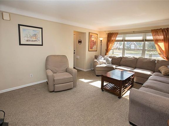 3rd image of 4530 W 210th St
