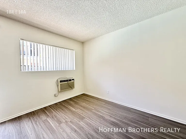 18522 Clark St #4 — Photo 3