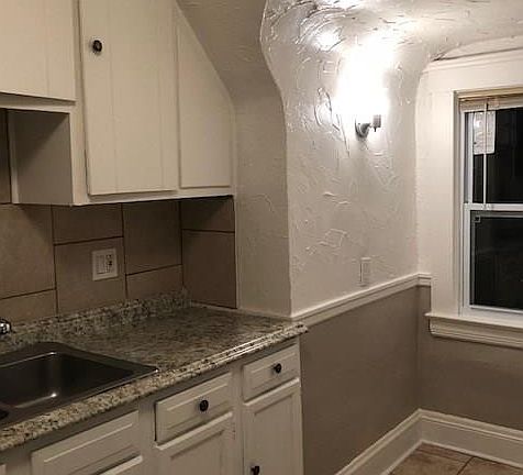 4th image of 2038 W 103rd St #2