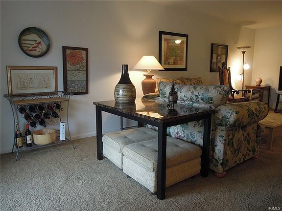 4th image of 5 Underhill Dr