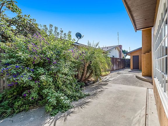 4th image of 2618 W Country Ave