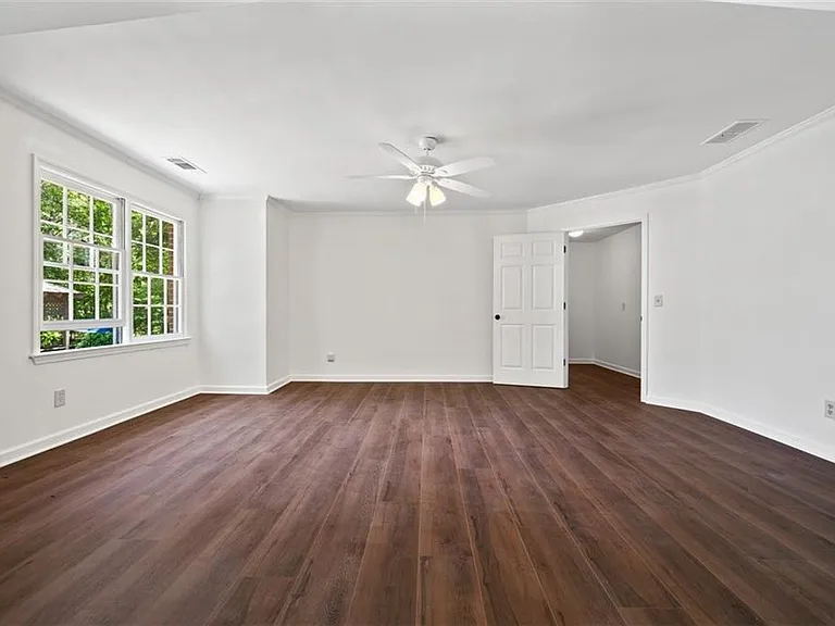 2120 Skyland Cove Ln — Photo 35