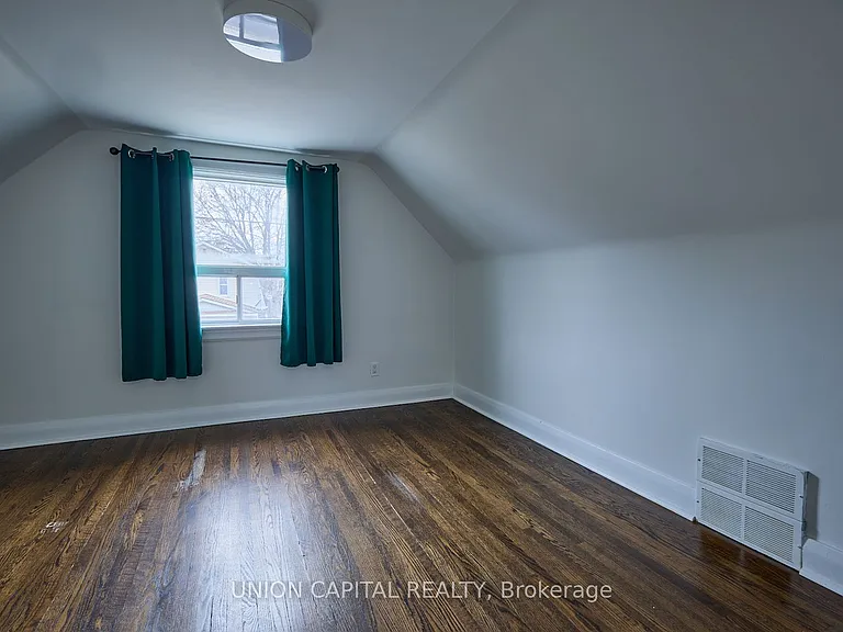 269 Haig St #UPPER — Photo 12